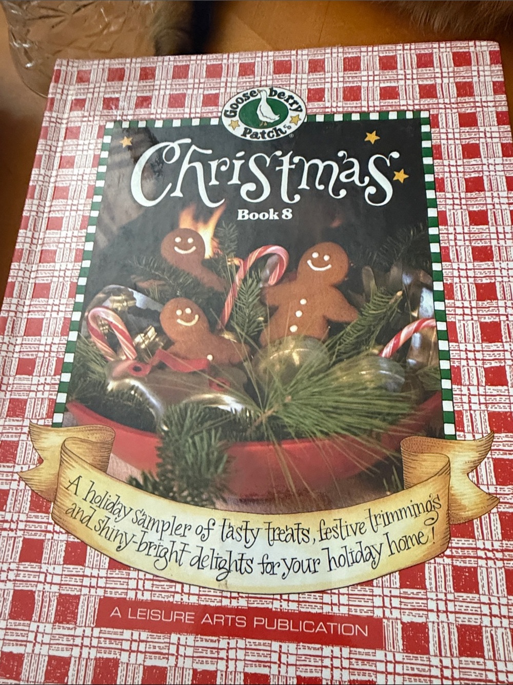 Gooseberry Patch Christmas Book 8 - Red Holiday Cookbook